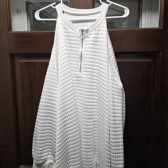 White Quilted Pullover with Zipper - Picture 2 of 4